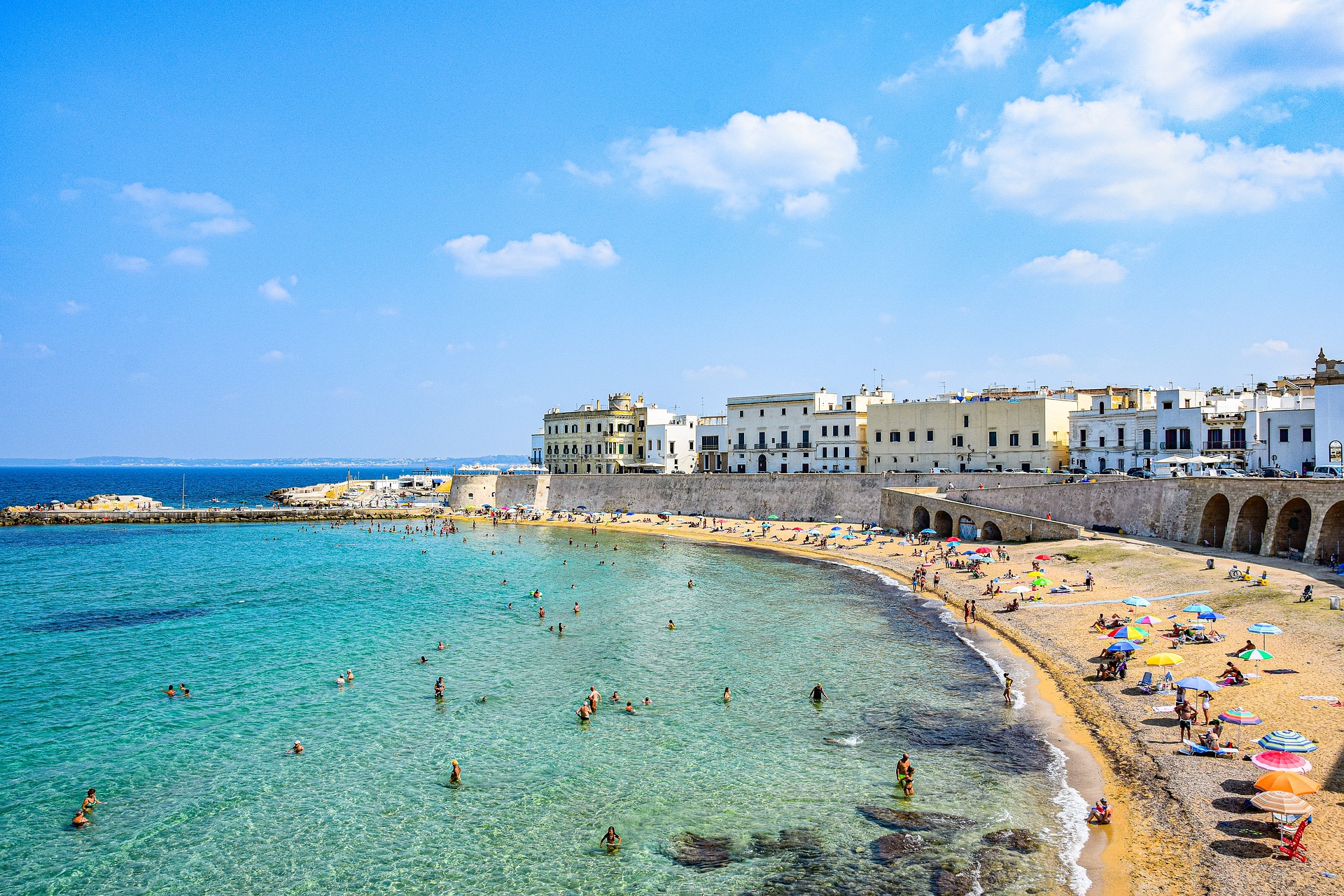 Veduta aerea della città vecchia di Gallipoli sull'isola